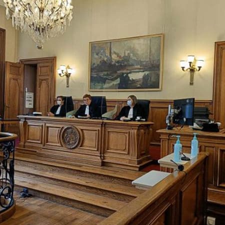 Création site internet avocat salle d'audience du tribunal